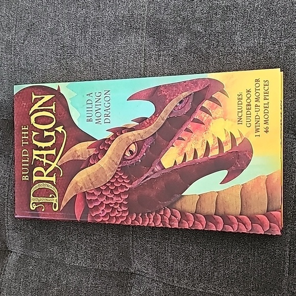 silver dolphin Other - BUILD THE DRAGON Book & Model